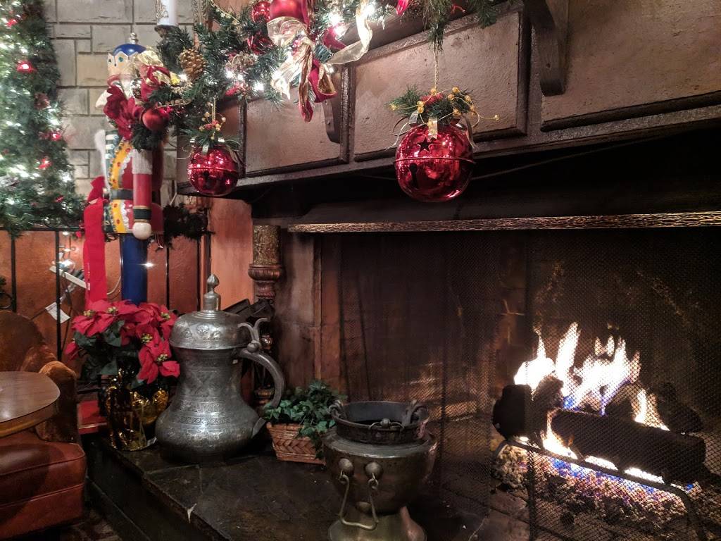 Cervantes Restaurant & Lounge | restaurant | 5801 Gibson Blvd SE, Albuquerque, NM 87108, USA | 5052622253 OR +1 505-262-2253