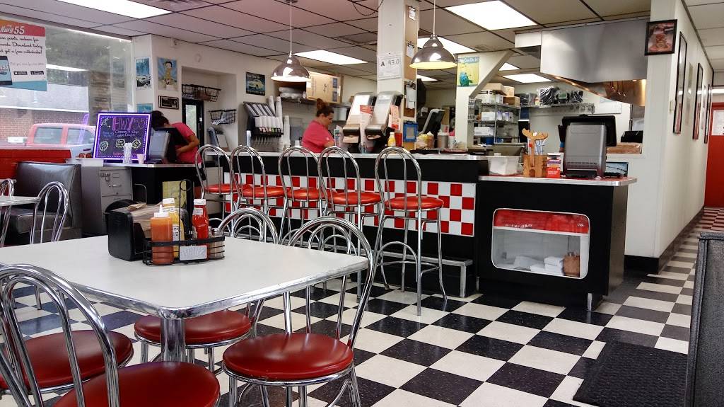 Hwy 55 Burgers Shakes & Fries | restaurant | 380 Laurinburg Rd, Raeford, NC 28376, USA | 9108751133 OR +1 910-875-1133