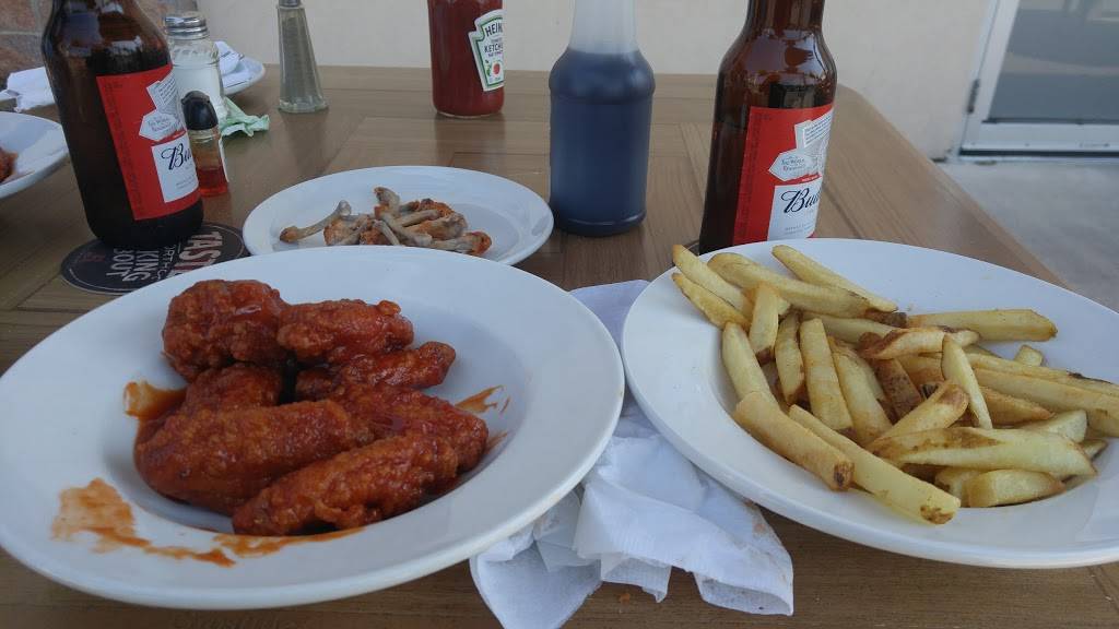 Bernies Bar & Grill | restaurant | 1225 Wonderland Rd N, London, ON N6G 2V9, Canada | 5196570597 OR +1 519-657-0597