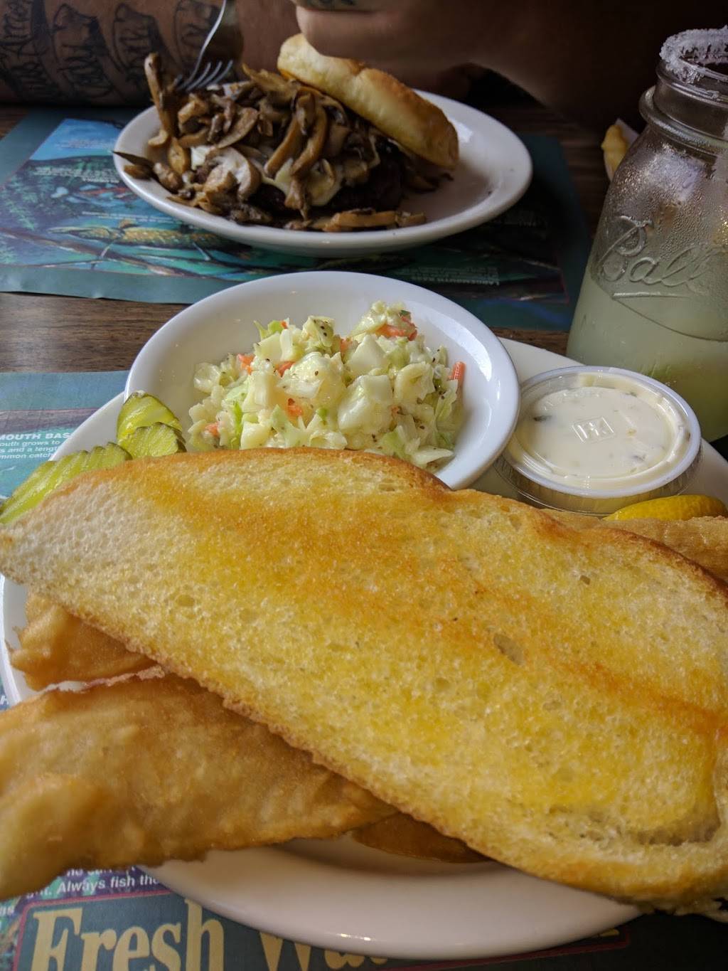 Muskie Lounge | restaurant | 702 E Lake St, Ventura, IA 50482, USA | 6418293850 OR +1 641-829-3850