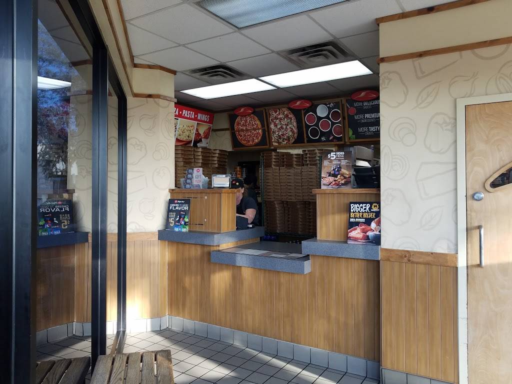 Pizza Hut | restaurant | 1901 W Main St, Mesa, AZ 85201, USA | 4808272688 OR +1 480-827-2688