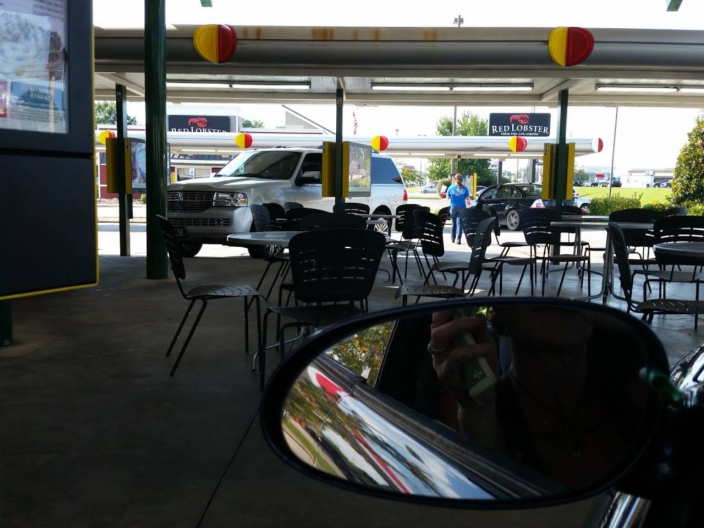 Sonic Drive-In | restaurant | 1911 N Jackson St, Tullahoma, TN 37388, USA | 9314610300 OR +1 931-461-0300