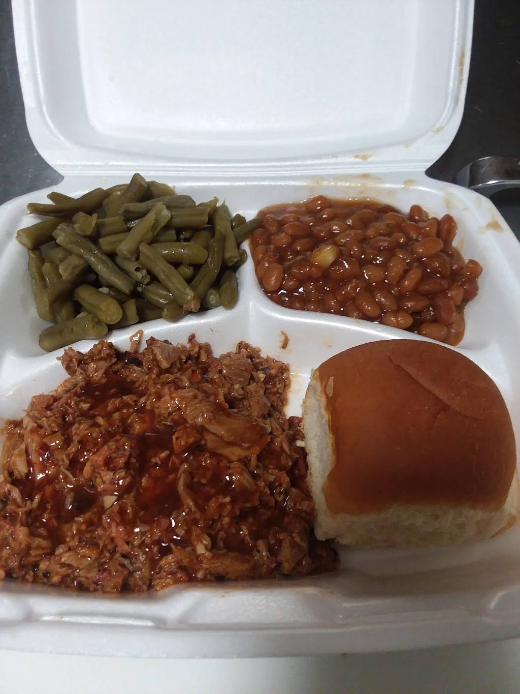 Big Pig Bar B Q | restaurant | 12420 Blue Star Hwy, Stony Creek, VA 23882, USA | 4342464000 OR +1 434-246-4000