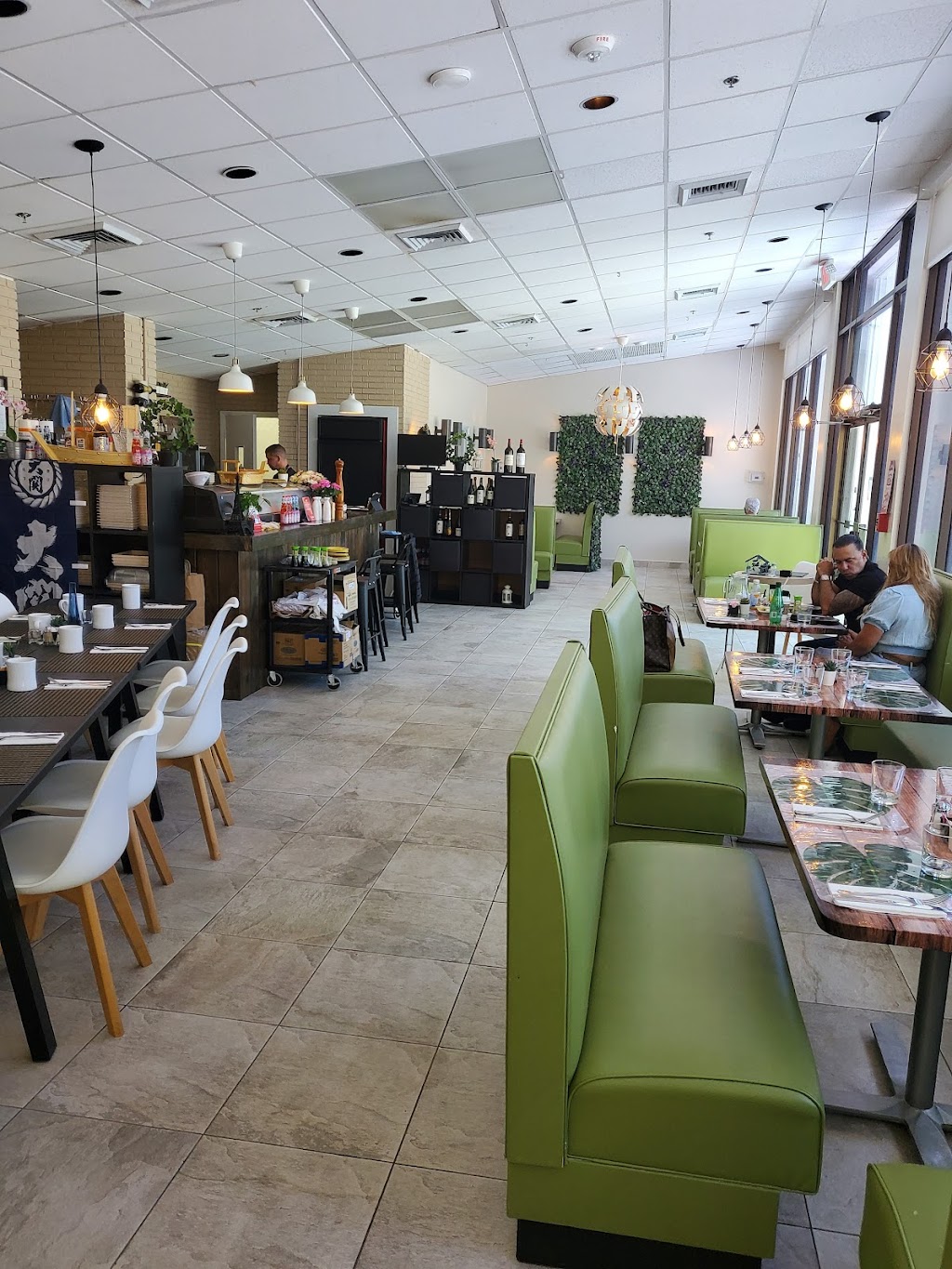 Datzi Sushi | restaurant | Arlen house condominium/ lobby, 100 Bayview Dr #100, Sunny Isles Beach, FL 33160, USA | 3218068371 OR +1 321-806-8371