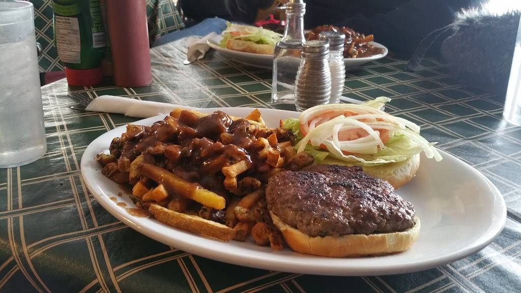 The Newfoundland Pub | restaurant | 940 Montreal Rd, Ottawa, ON K1K 4E5, Canada | 6137450962 OR +1 613-745-0962