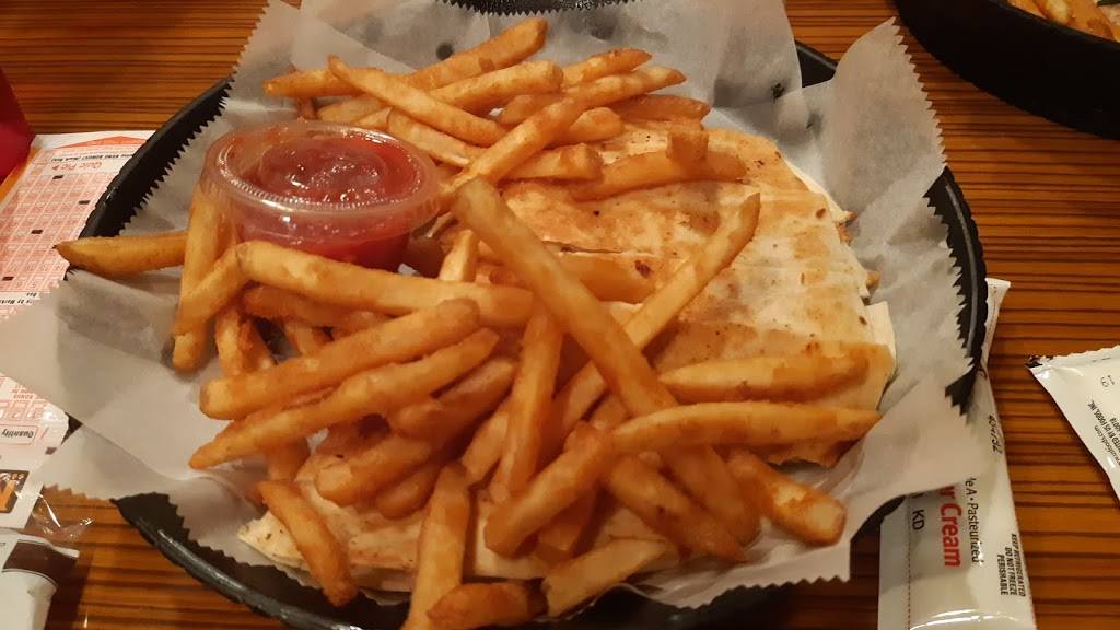 Lake Pizza & Restaurant | restaurant | 39 Thompson Rd, Webster, MA 01570, USA | 5089433684 OR +1 508-943-3684