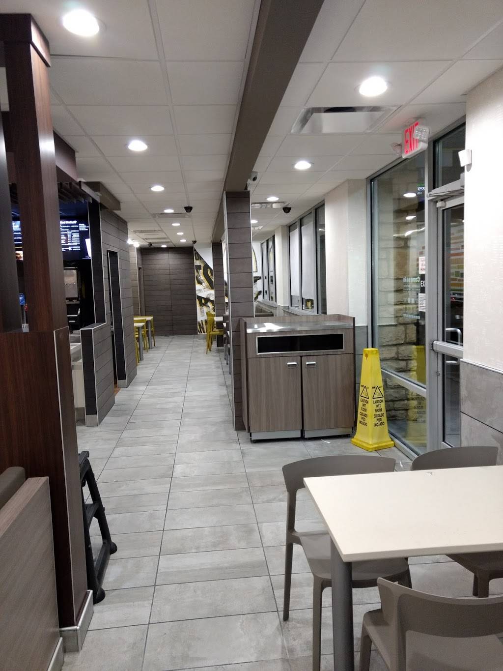 McDonalds | cafe | 2237 N Charles G Seivers Blvd, Clinton, TN 37716, USA | 8654639500 OR +1 865-463-9500