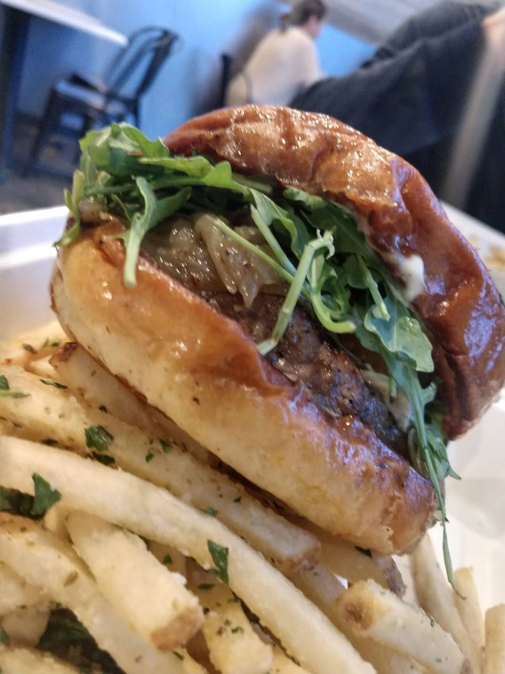 Mesa Burger | restaurant | 7010 Market Pl Dr, Goleta, CA 93117, USA | 8058692247 OR +1 805-869-2247