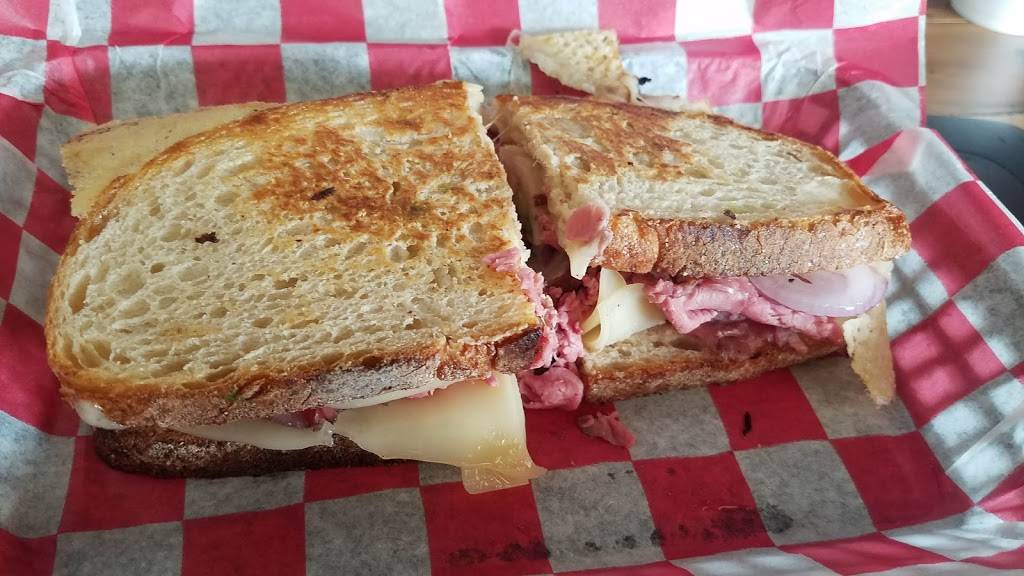 Mikes Deli | restaurant | 114 W Middle St, Chelsea, MI 48118, USA | 7344755980 OR +1 734-475-5980