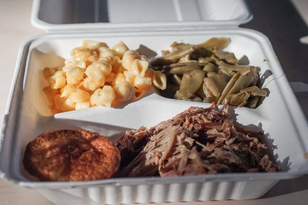 B&C Farmers Market BBQ | restaurant | 900 Rosa L Parks Blvd, Nashville, TN 37208, USA | 6157700032 OR +1 615-770-0032