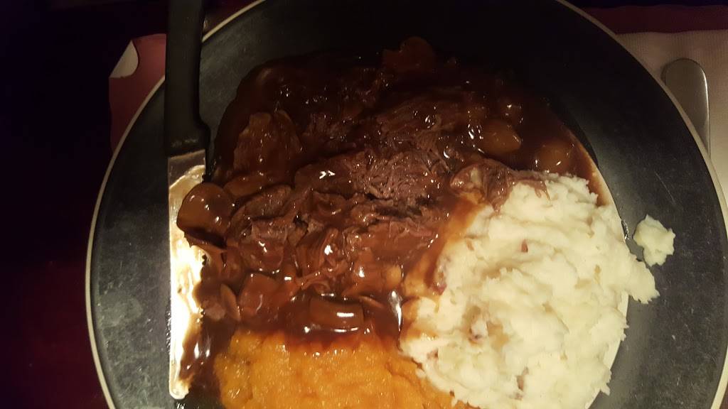 Marias Pizza | restaurant | 35 Pearl St, Gloucester, MA 01930, USA | 9782837373 OR +1 978-283-7373