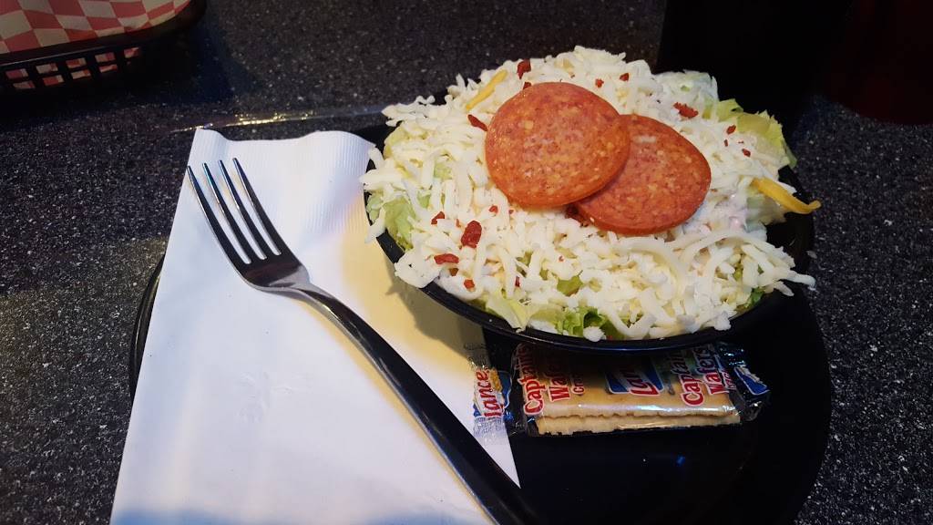 Pizza Shoppe | restaurant | 2229 N Belt Hwy, St Joseph, MO 64506, USA | 8162338484 OR +1 816-233-8484