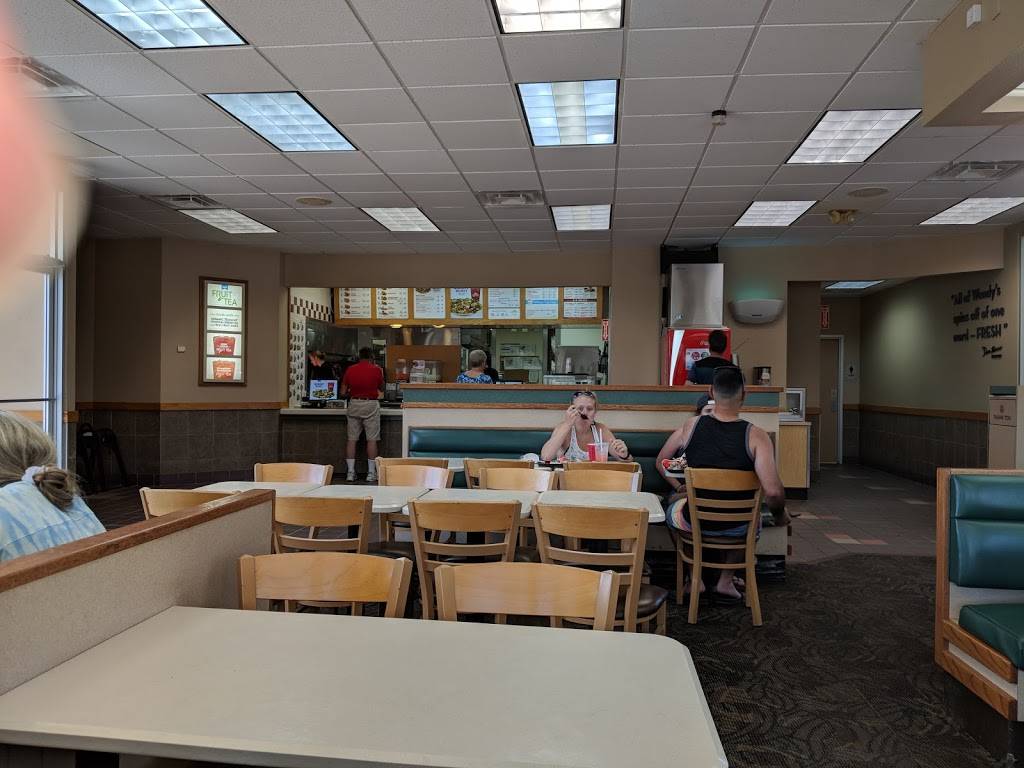 Wendys | restaurant | 8440 Astronaut Blvd, Cape Canaveral, FL 32920, USA | 3217848557 OR +1 321-784-8557