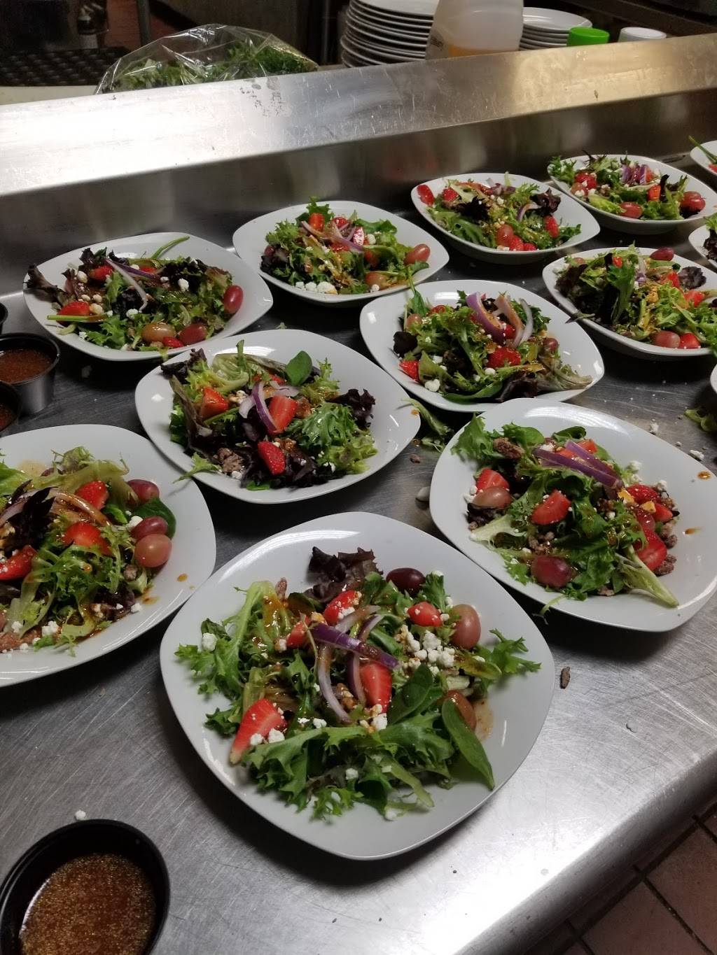 Roger Browns Restaurant and Sports Bar | restaurant | 316 High St, Portsmouth, VA 23704, USA | 7573995377 OR +1 757-399-5377