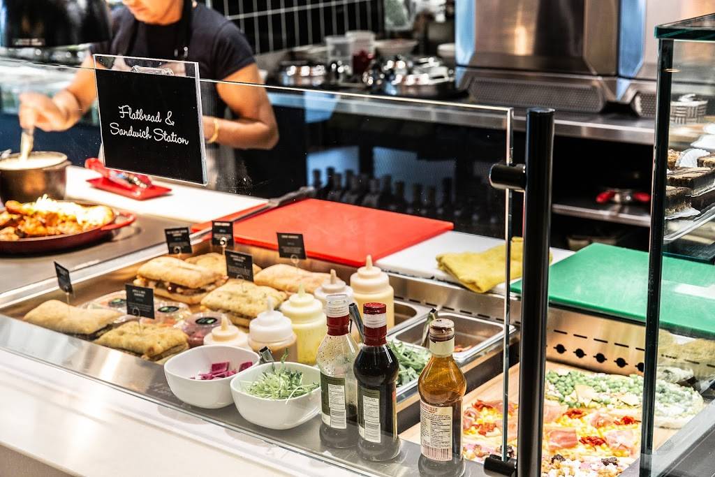 La Prep | restaurant | Pearson Corporate Centre, 10 Carlson Ct Unit 150, Etobicoke, ON M9W 6L2, Canada | 6473529299 OR +1 647-352-9299