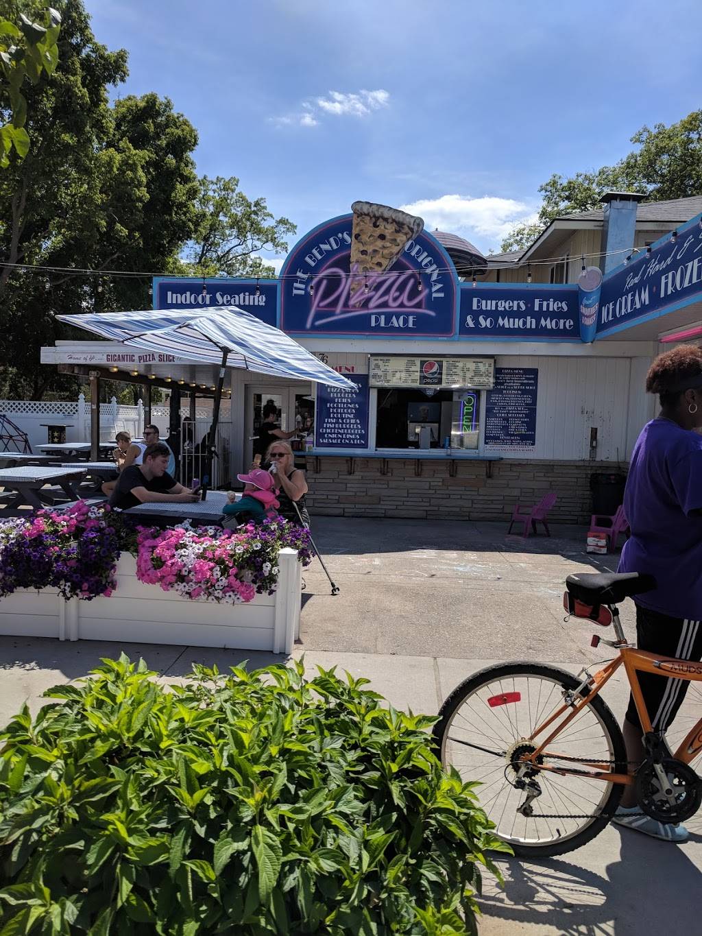 The Dairy Dip and Pizza Place | restaurant | 76 Main St W, Grand Bend, ON N0M 1T0, Canada | 5192387492 OR +1 519-238-7492