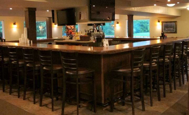 Pine Hills Golf Club Bar & Restaurant | restaurant | 1665 N 2501st Rd, Ottawa, IL 61350, USA | 8154343985 OR +1 815-434-3985