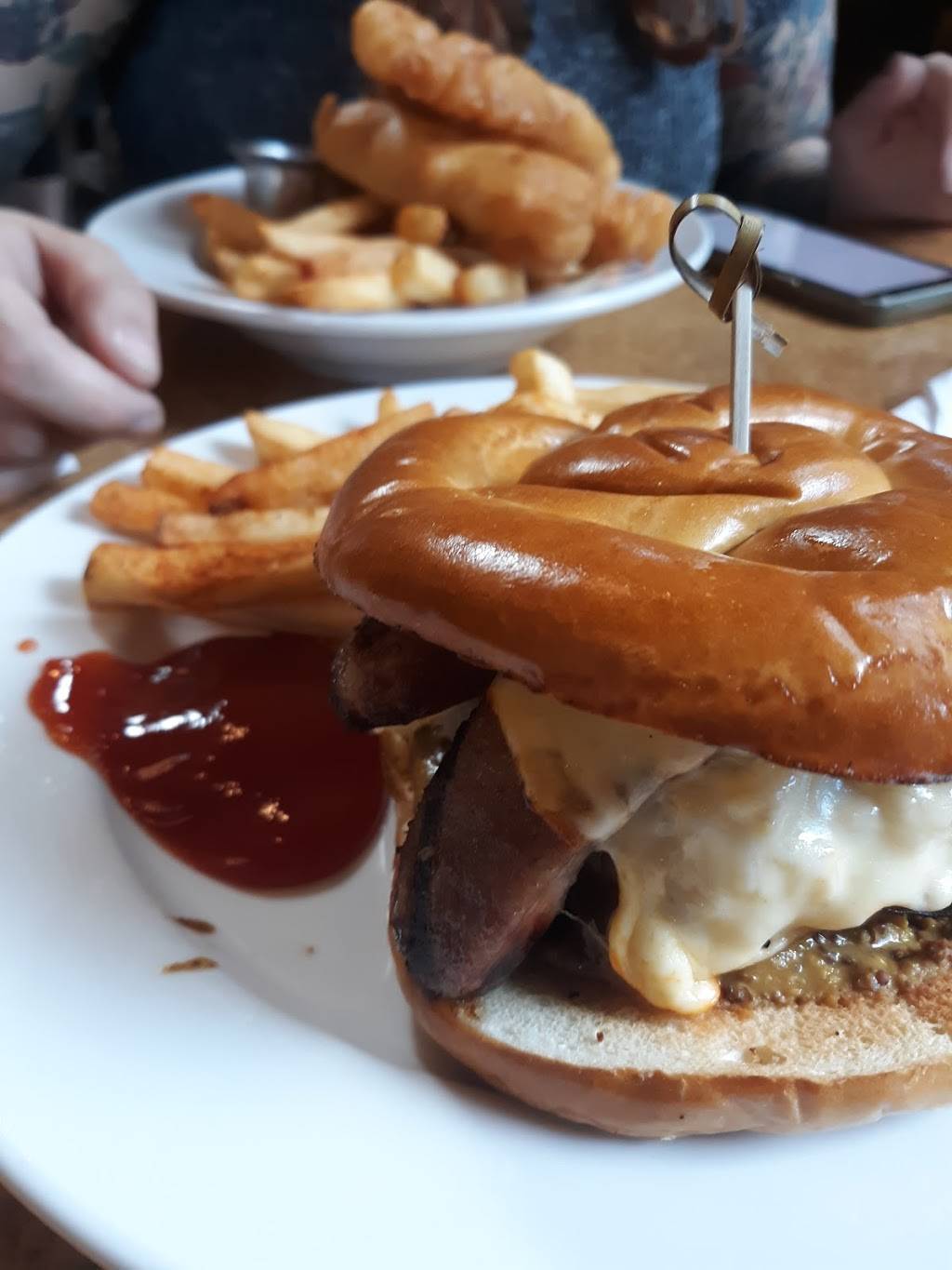 Wasena City Tap Room & Grill | restaurant | 806 Wasena Ave SW, Roanoke, VA 24015, USA | 5405628584 OR +1 540-562-8584