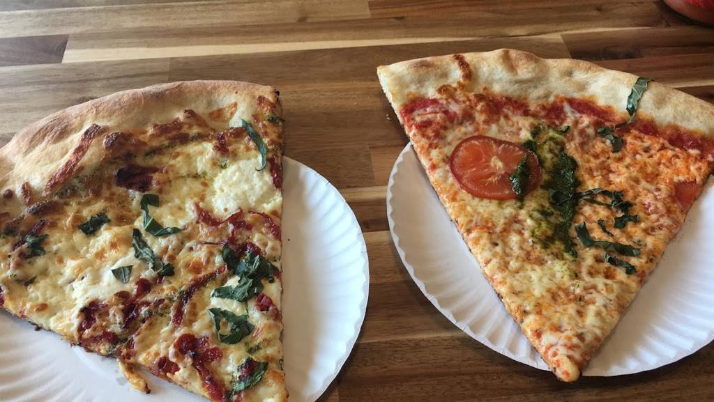 New-Yorkaise | restaurant | 309 de la Montagne, Montréal, QC H3C 0R9, Canada | 5145437616 OR +1 514-543-7616