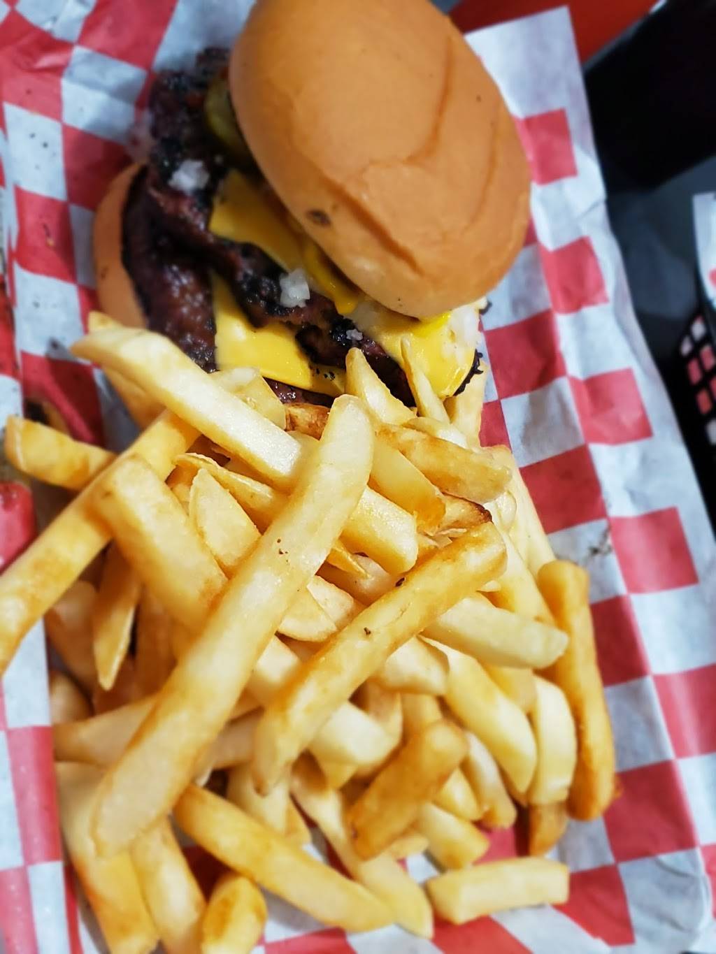 Orphan Smokehouse | restaurant | 1829 S Pine St, Centralia, IL 62801, USA | 6189185151 OR +1 618-918-5151