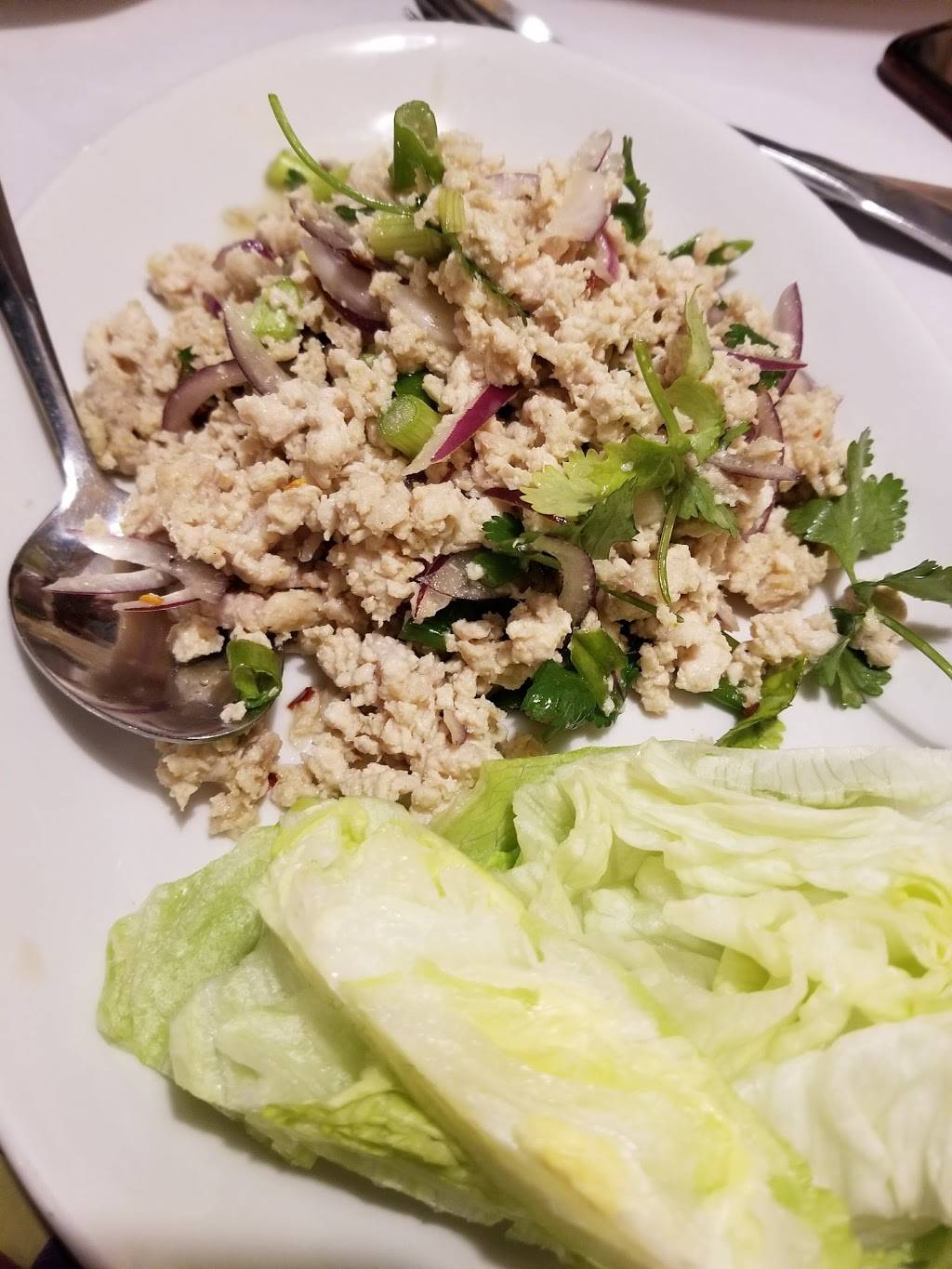 Lemon Grass Thai Restaurant | restaurant | 3999 Centerpoint Pkwy, Pontiac, MI 48341, USA | 2483357435 OR +1 248-335-7435