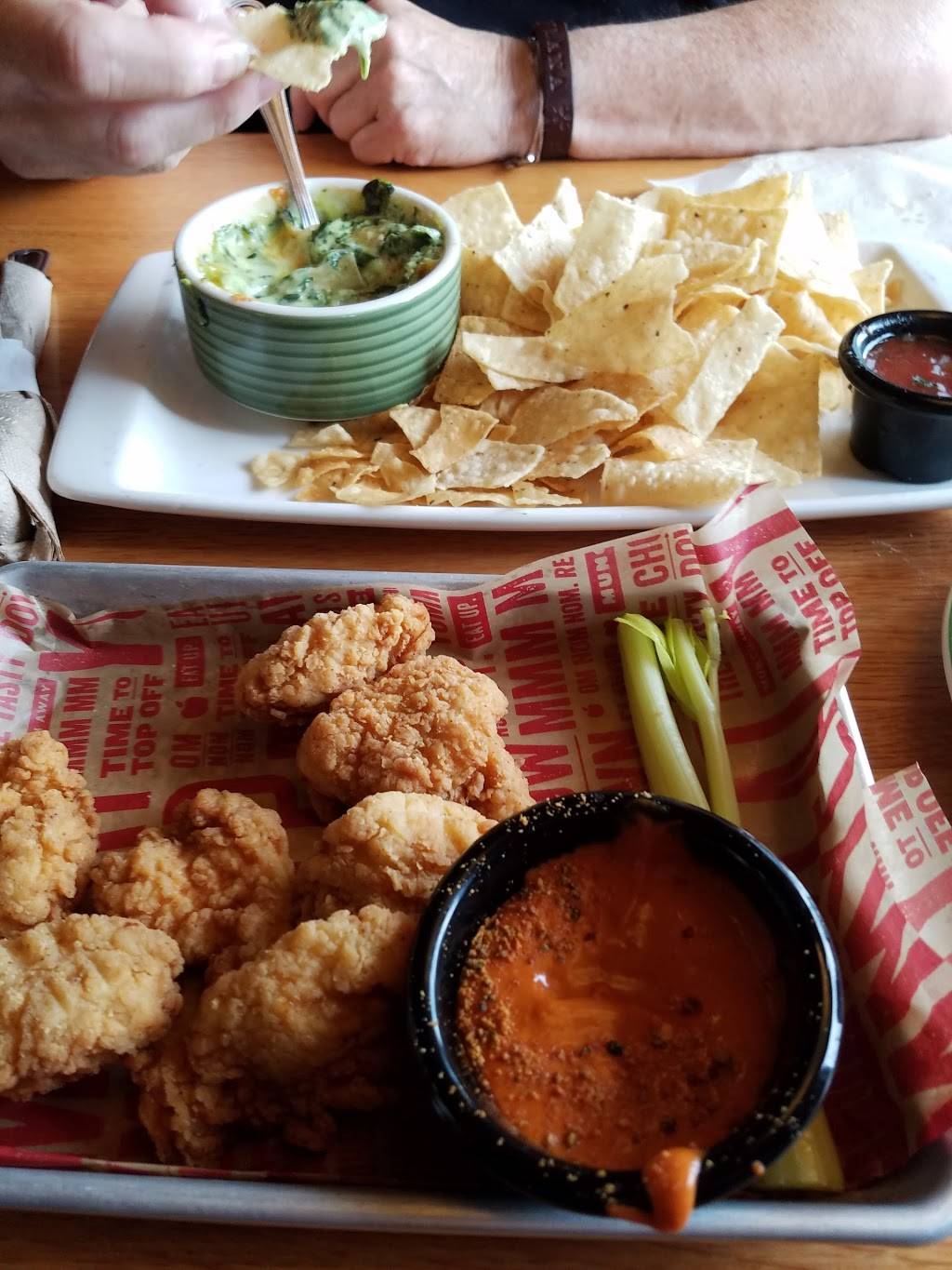 Applebees Grill + Bar | restaurant | 1590 Georgesville Square Dr, Columbus, OH 43228, USA | 6148514100 OR +1 614-851-4100