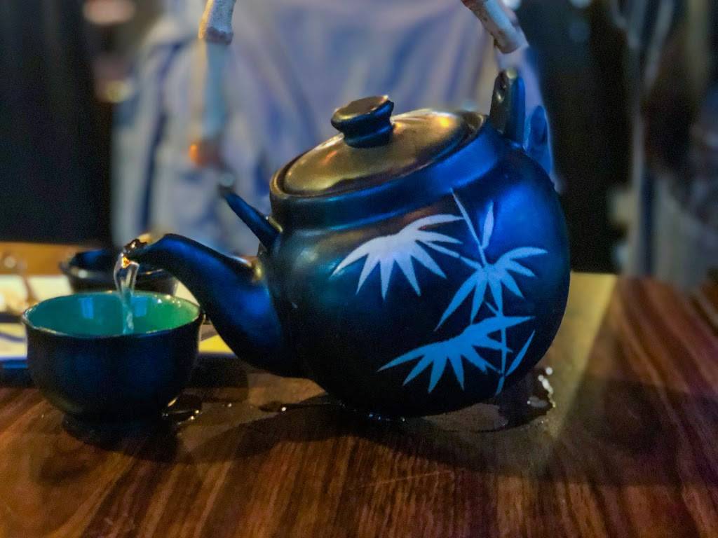 Nguyens Vietnamese Cuisine & Sushi Bar | cafe | 286 Humphrey St, Swampscott, MA 01907, USA | 7815920047 OR +1 781-592-0047