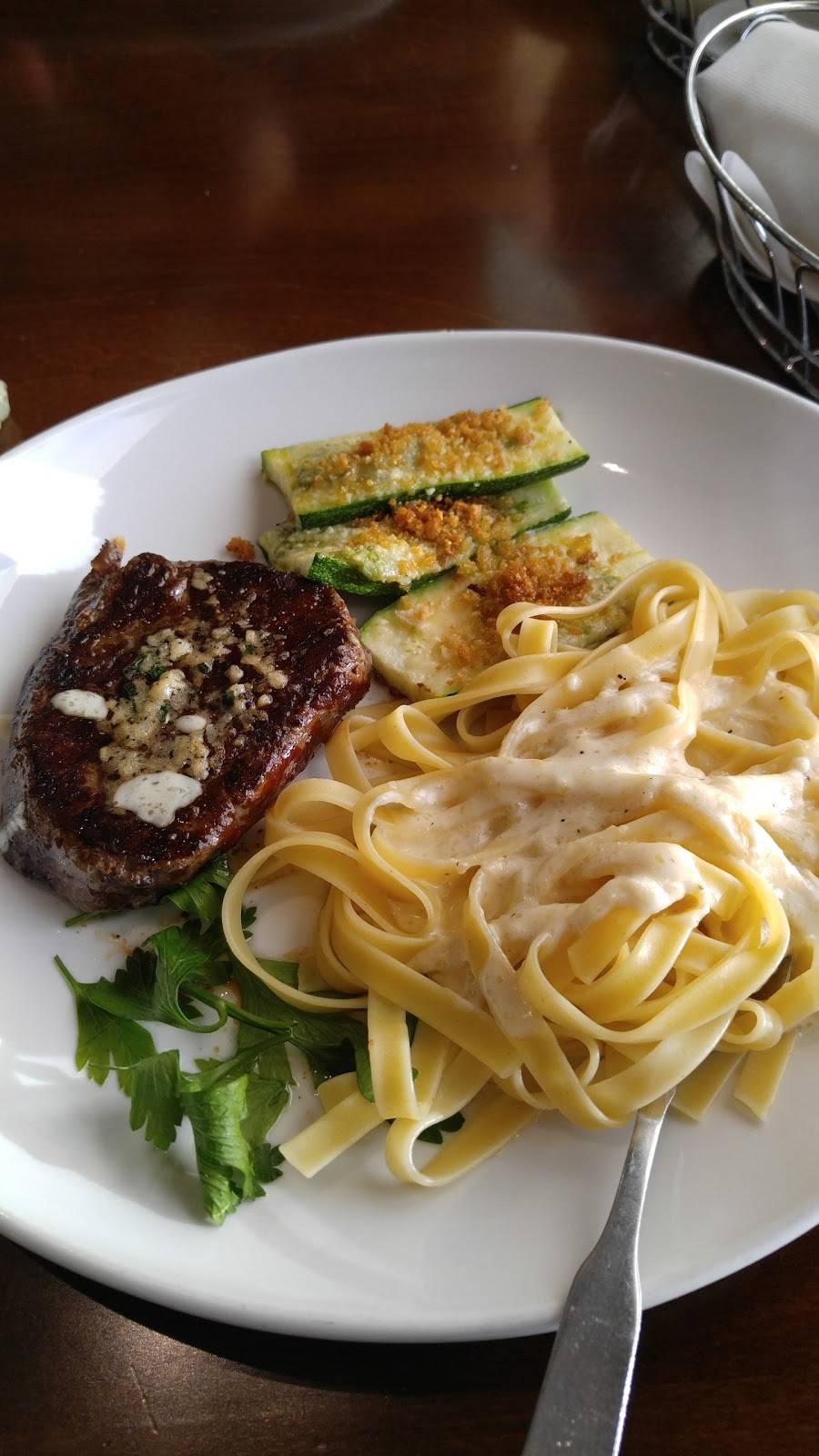 Olive Garden Italian Restaurant | meal takeaway | 3951 Maple Rd, Amherst, NY 14226, USA | 7168375211 OR +1 716-837-5211