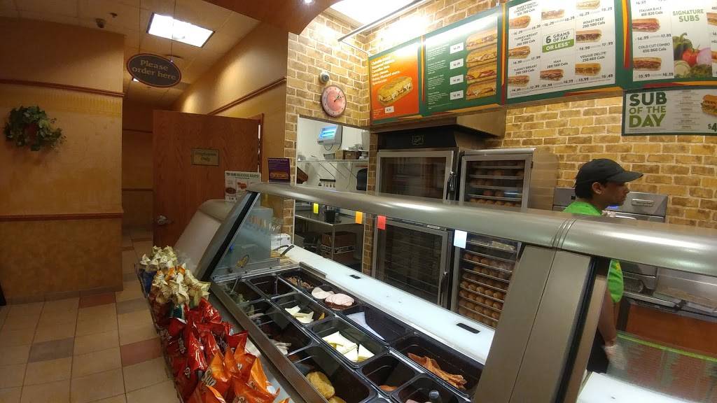 Subway | restaurant | Uptown Centre, 1900 Appleby Line Unit 4 Building 1, Burlington, ON L7L 0B7, Canada | 9053325900 OR +1 905-332-5900
