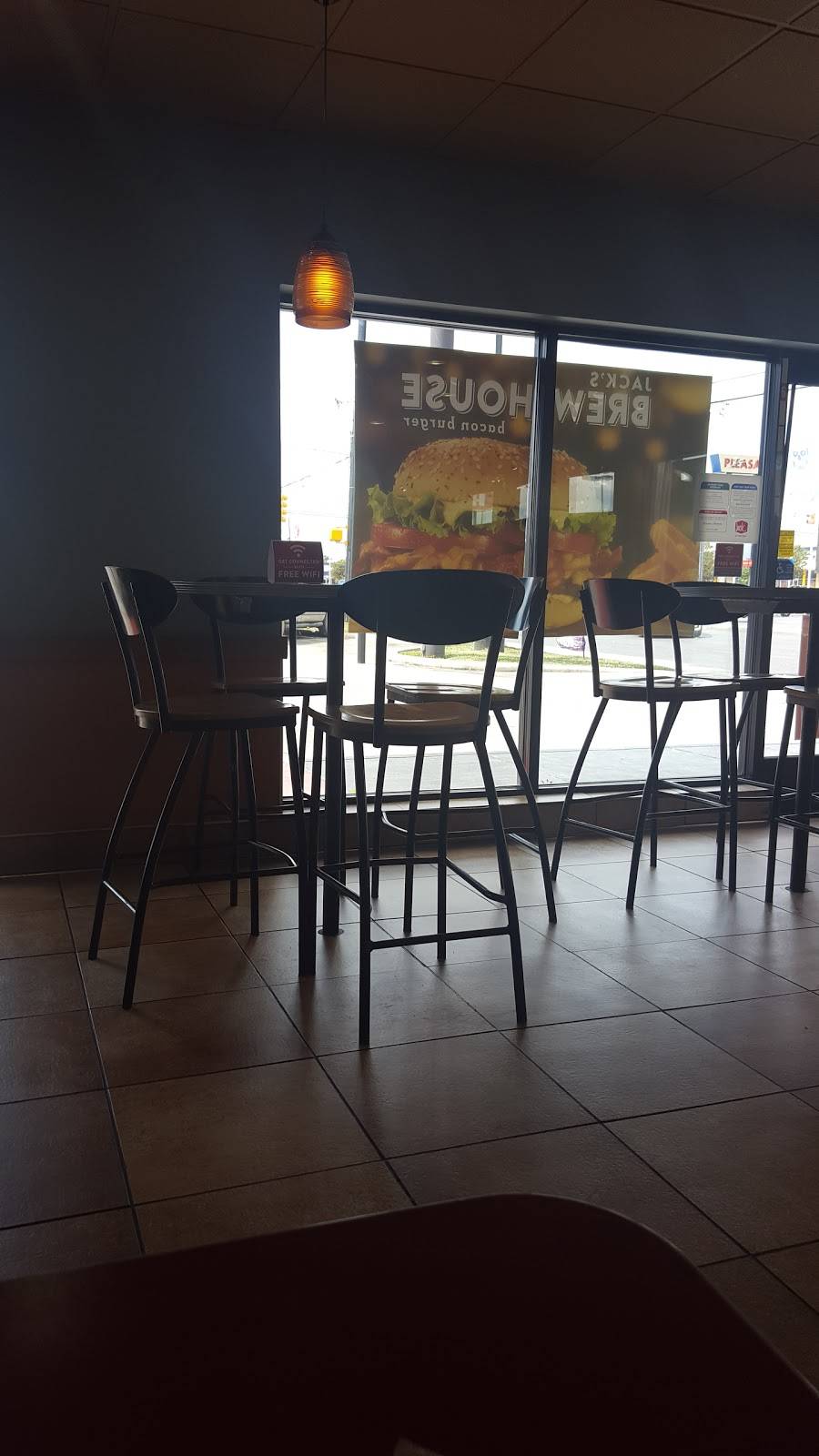 Jack in the Box | restaurant | 742 SW Military Dr, San Antonio, TX 78221, USA | 2109242151 OR +1 210-924-2151