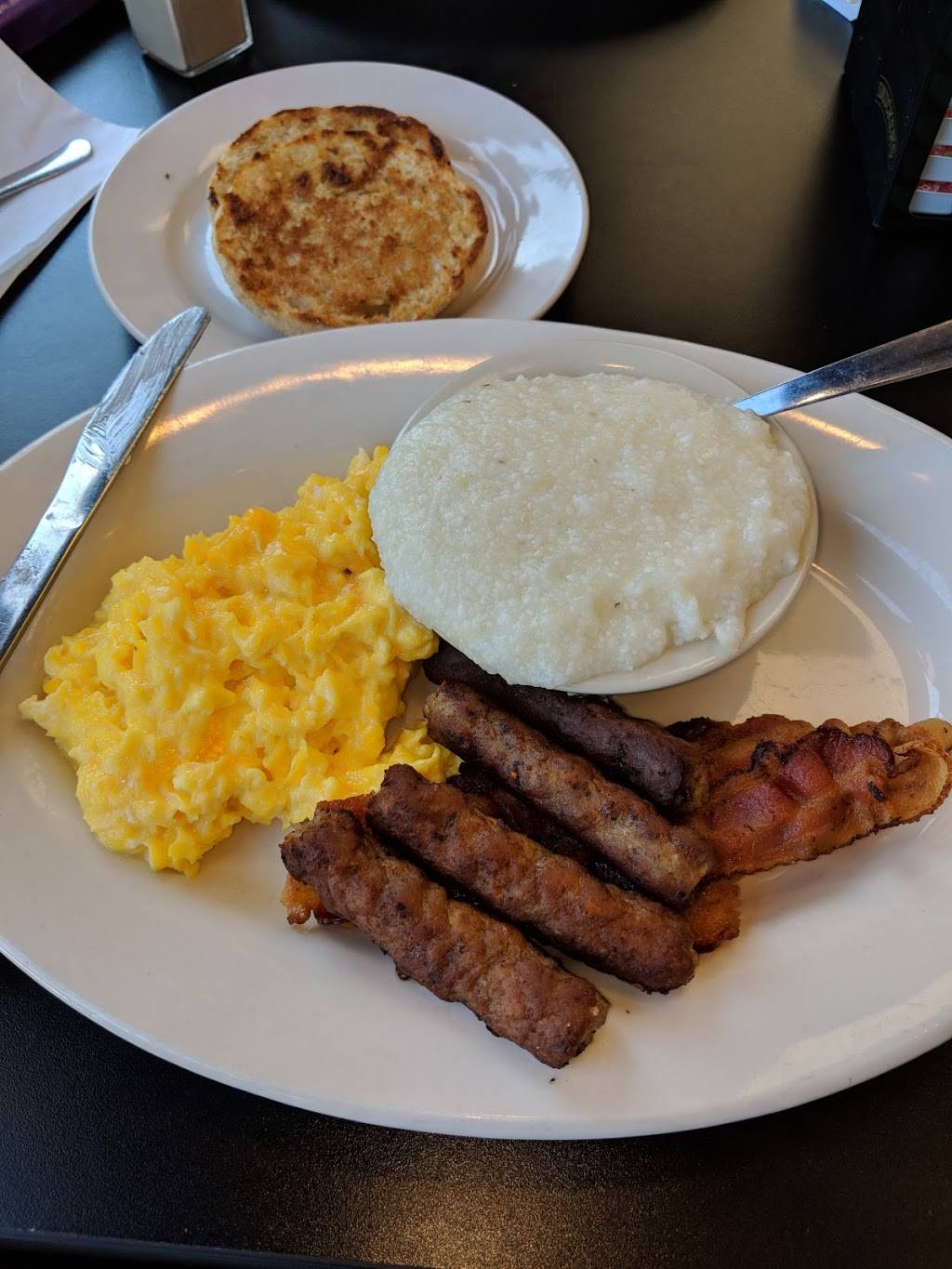 Jakes Diner | restaurant | 3512 Drawbridge Pkwy, Greensboro, NC 27410, USA | 3362857920 OR +1 336-285-7920