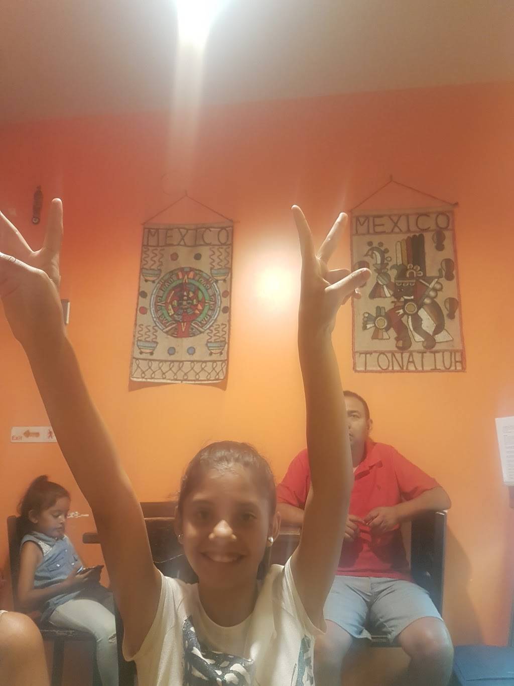 Taqueria El Barrio | restaurant | 2327 1st Avenue, New York, NY 10035, USA | 6466493052 OR +1 646-649-3052