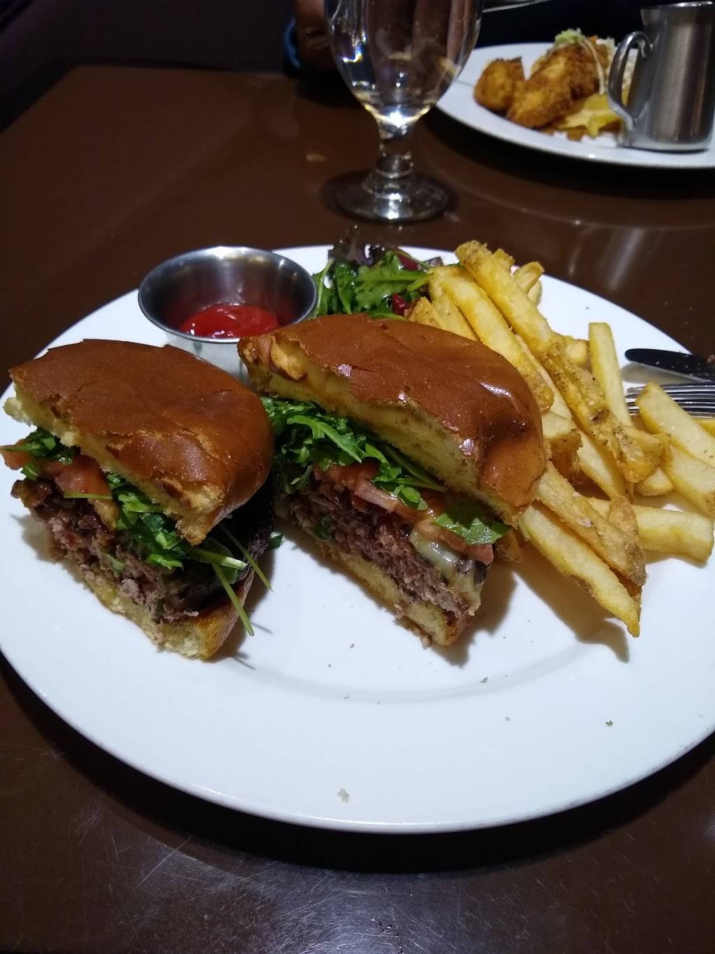 OP1906 Bar & Grill | restaurant | 6100 College Blvd, Overland Park, KS 66211, USA | 9132531906 OR +1 913-253-1906