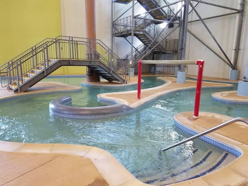 Surfari Joes Indoor Wilderness Water Park | restaurant | 8258 Arnt Blvd, I-94 and M-140 Exit 41, Watervliet, MI 49098, USA | 2694637946 OR +1 269-463-7946