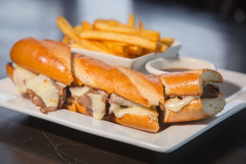 Clarkson Pump & Patio | restaurant | 1744 Lakeshore Rd W, Mississauga, ON L5J 4N8, Canada | 9058559354 OR +1 905-855-9354