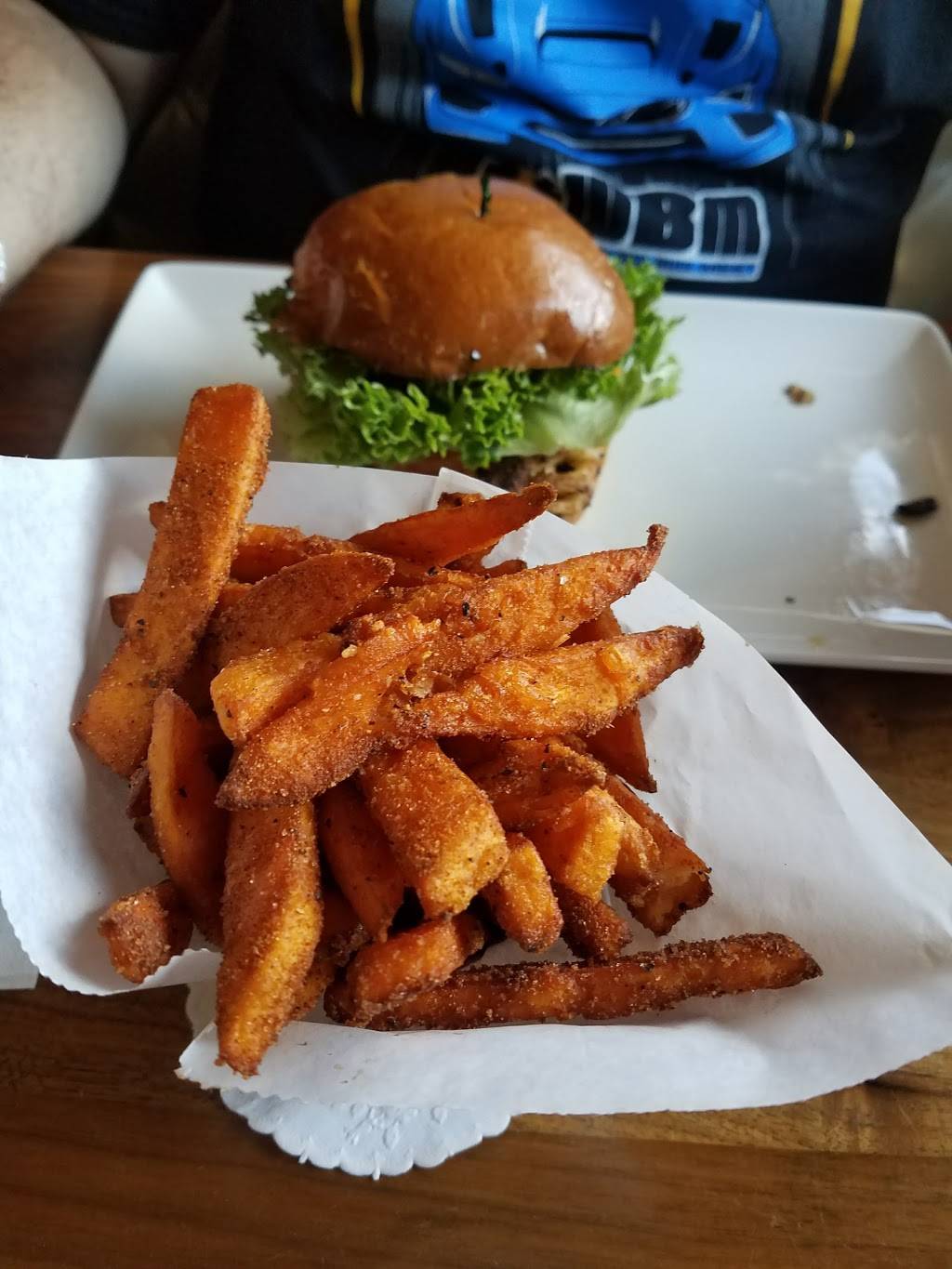 Elis Orange | restaurant | 285 Boston Post Rd, Orange, CT 06477, USA | 2035539933 OR +1 203-553-9933