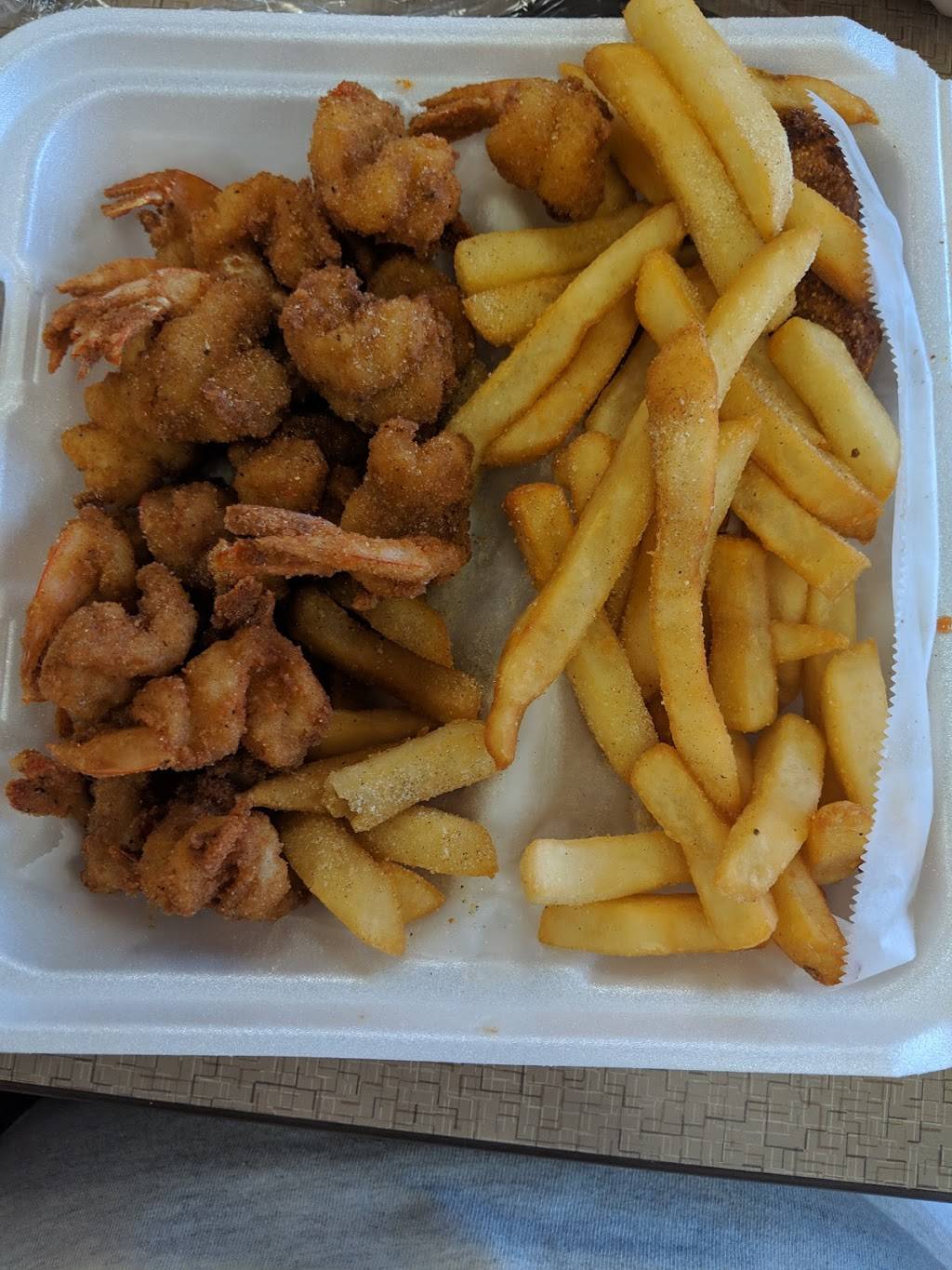 Sharks Fish & Chicken Chicago Style | restaurant | 6121 Oak St, Eastman, GA 31023, USA | 4785593171 OR +1 478-559-3171