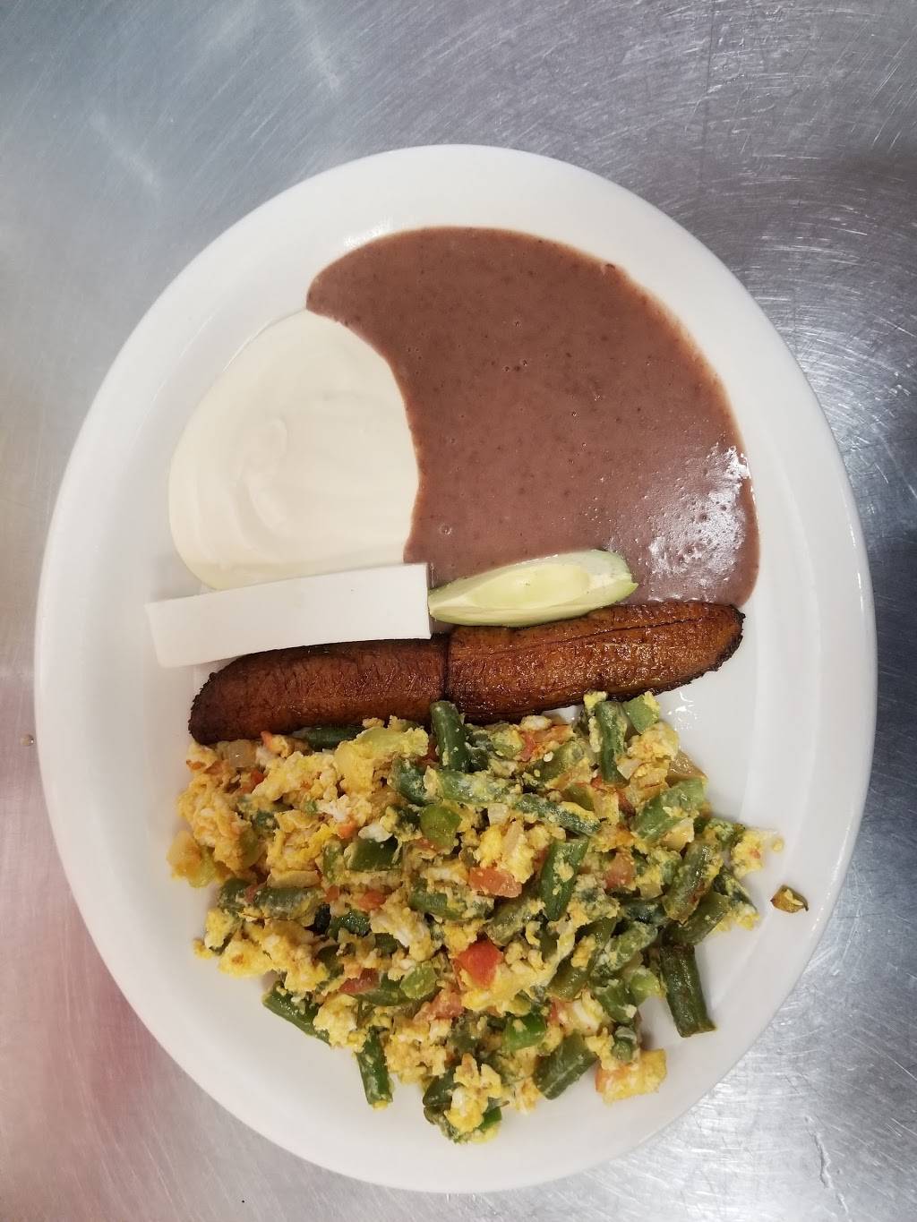 Pupuseria el Comalito | restaurant | 1900 N Long Beach Blvd #100, Compton, CA 90221, USA | 3106350479 OR +1 310-635-0479