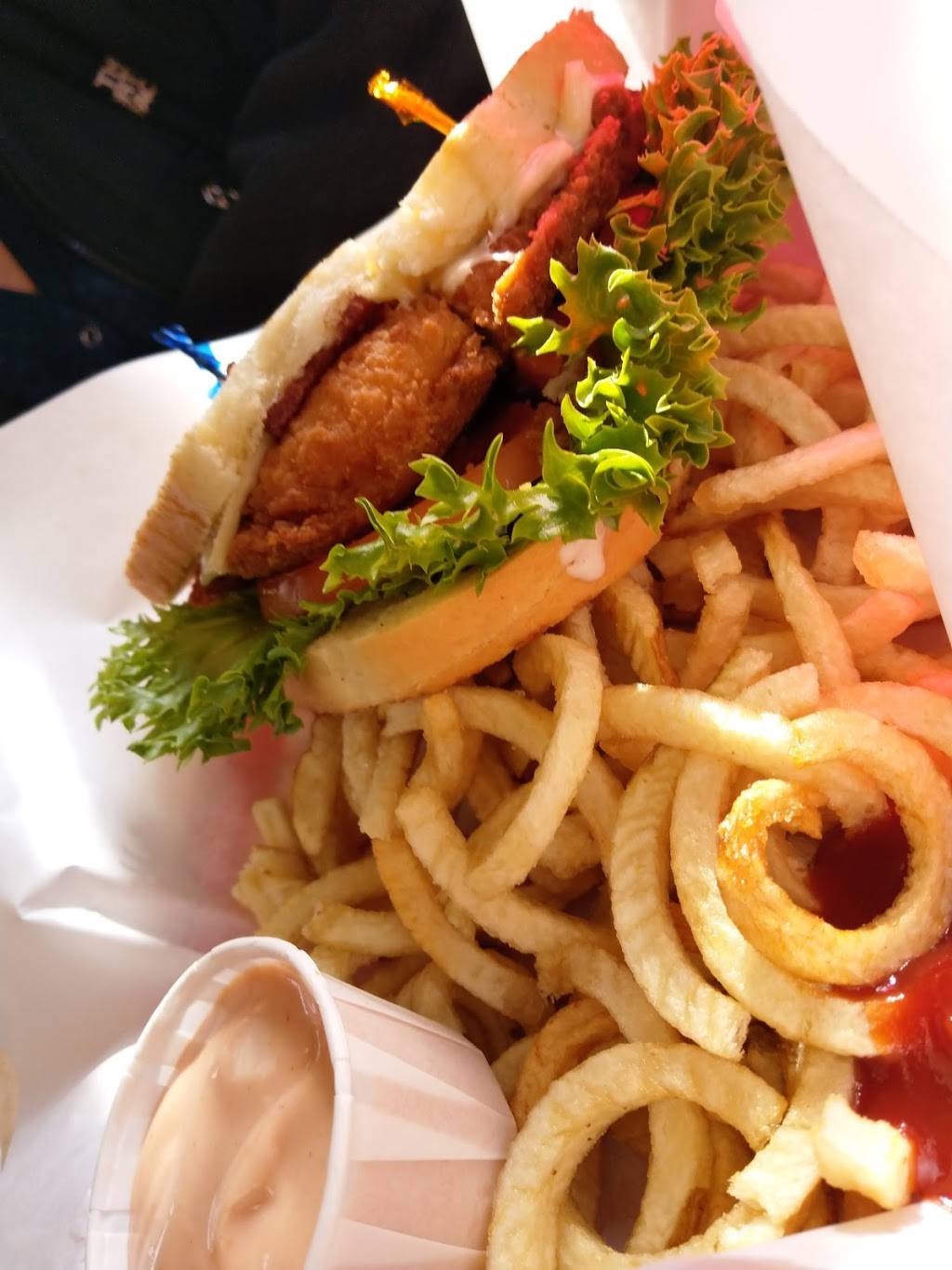 Giant Burger | restaurant | 3760 Main St, Springfield, OR 97478, USA | 5417473399 OR +1 541-747-3399