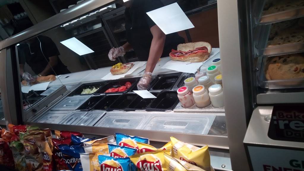 Subway | restaurant | 666 Oak St, Brockton, MA 02301, USA | 7743817938 OR +1 774-381-7938