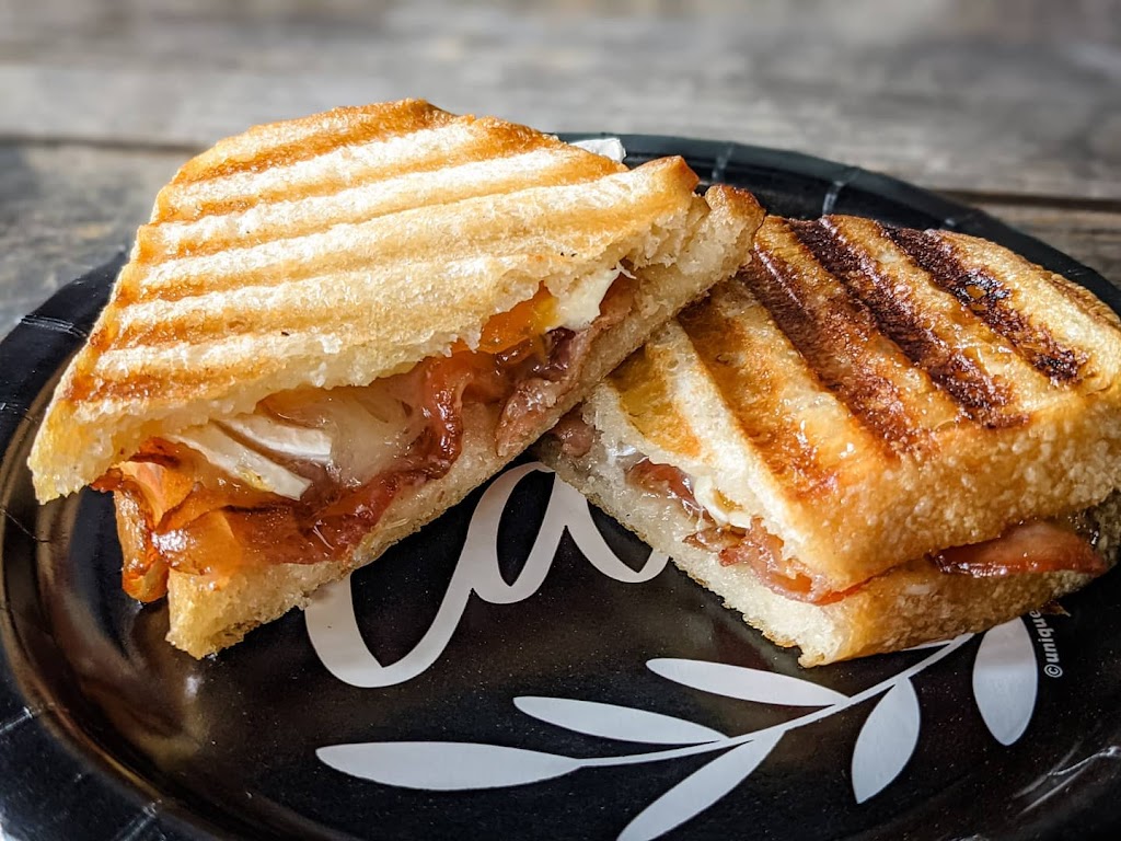 The Grazing Barn | restaurant | 119 N Main St, Farmland, IN 47340, USA | 7652733319 OR +1 765-273-3319