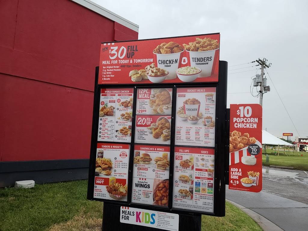 KFC | restaurant | 430 S Broadway Blvd, Salina, KS 67401, USA | 7858250322 OR +1 785-825-0322