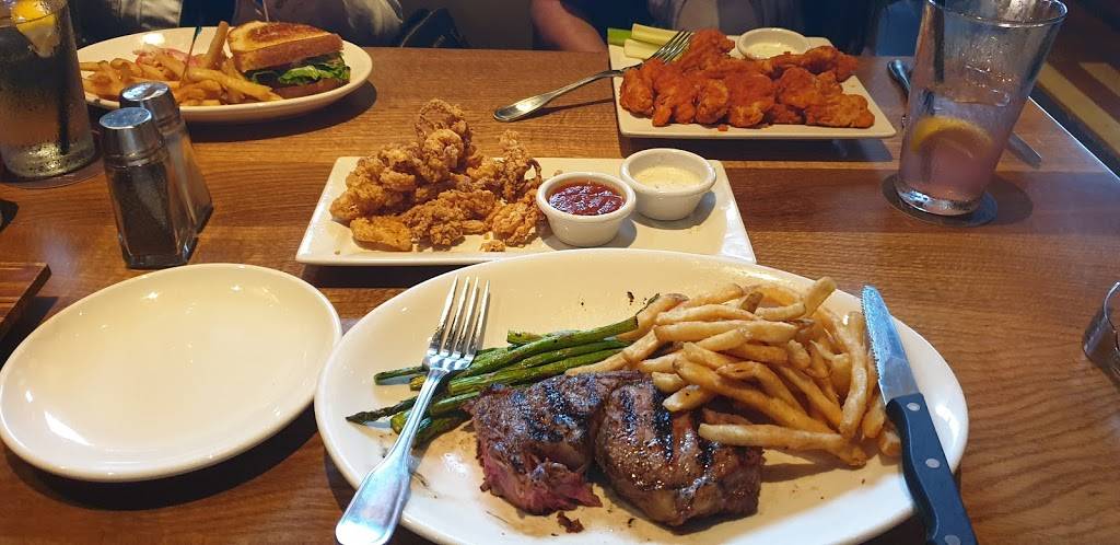 BJs Restaurant & Brewhouse | restaurant | 8761 Vineland Ave, Orlando, FL 32821, USA | 4078279105 OR +1 407-827-9105