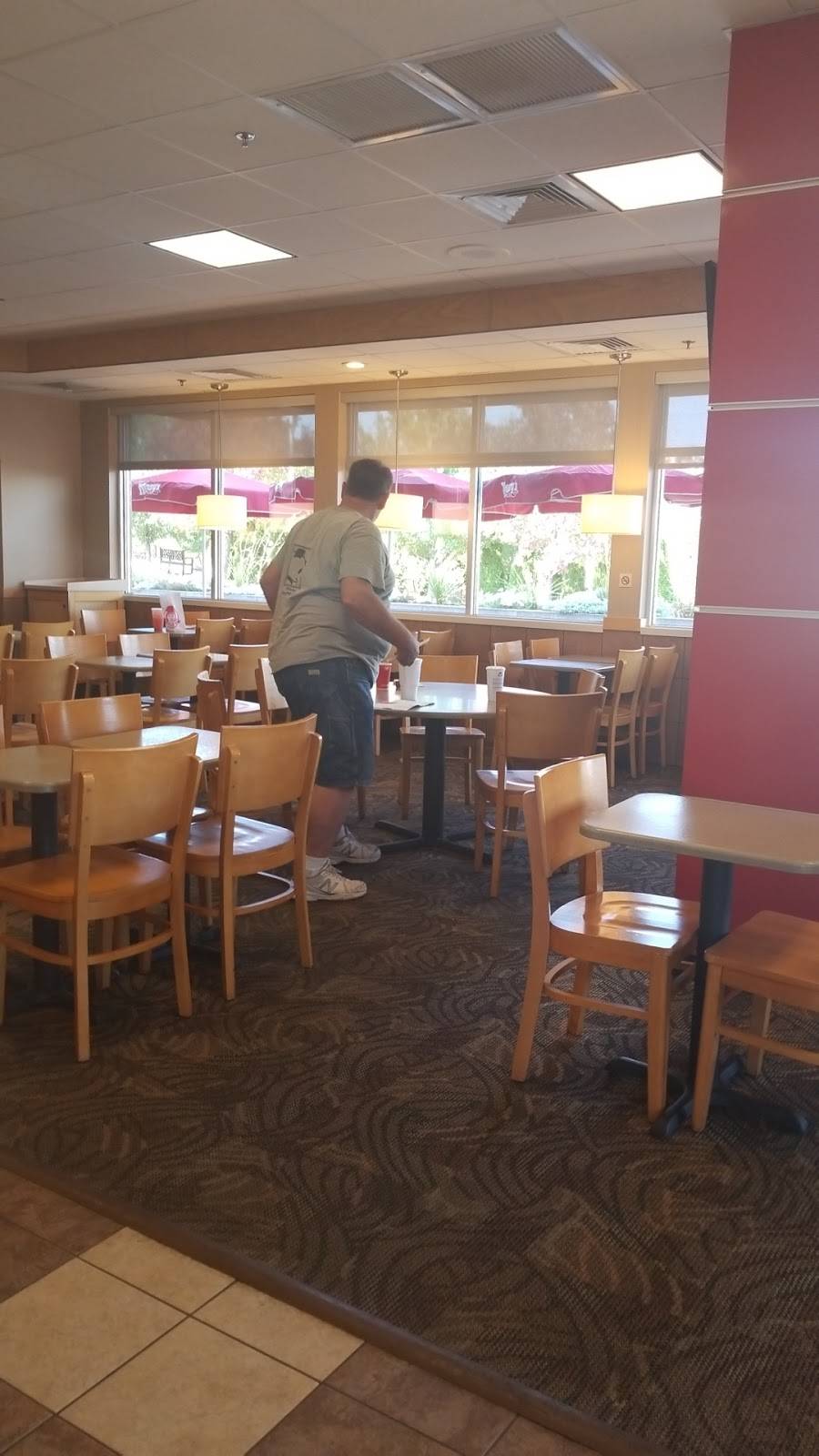 Wendys | restaurant | 3140 N 124th St, Wauwatosa, WI 53222, USA | 4147742772 OR +1 414-774-2772