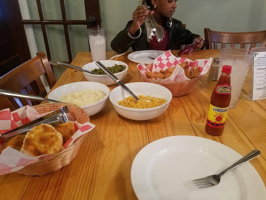 Montgomerys | restaurant | 149 W Oxford St, Pontotoc, MS 38863, USA | 6624893663 OR +1 662-489-3663