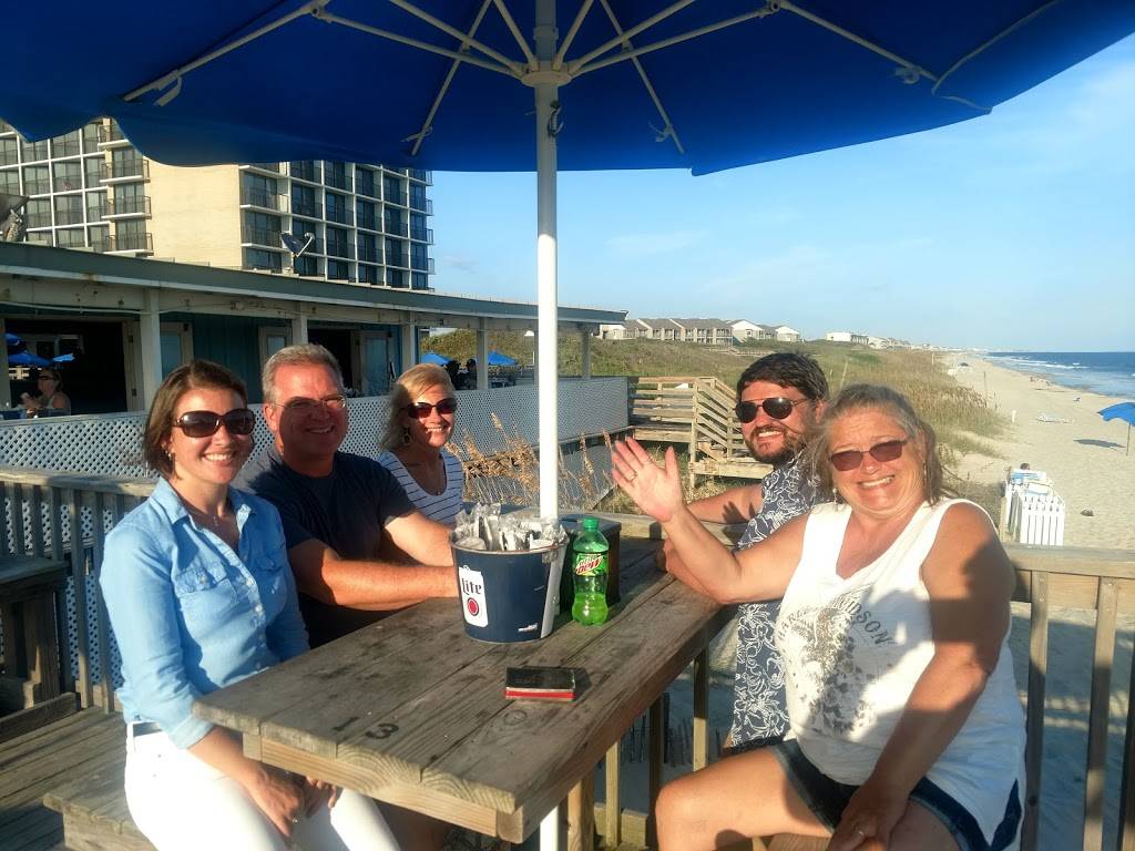 Mollys Beachside Bar & Grill | restaurant | 2717 W Fort Macon Rd, Atlantic Beach, NC 28512, USA | 2522401155 OR +1 252-240-1155