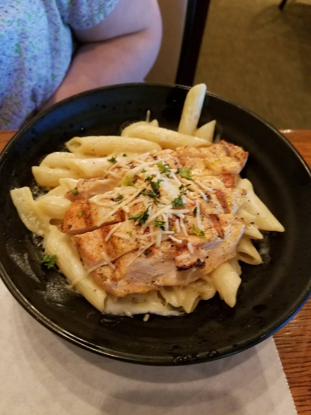 Garfields | restaurant | 2400 Meadowbrook Mall, Bridgeport, WV 26330, USA | 3048428556 OR +1 304-842-8556