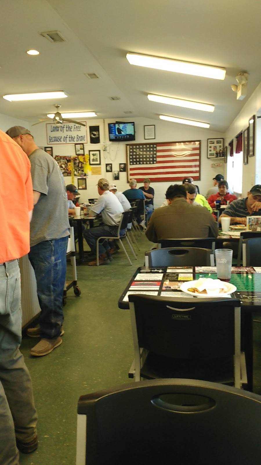 Badin Lake Family Restaurant | restaurant | 2507 Blaine Rd, New London, NC 28127, USA | 3364612660 OR +1 336-461-2660