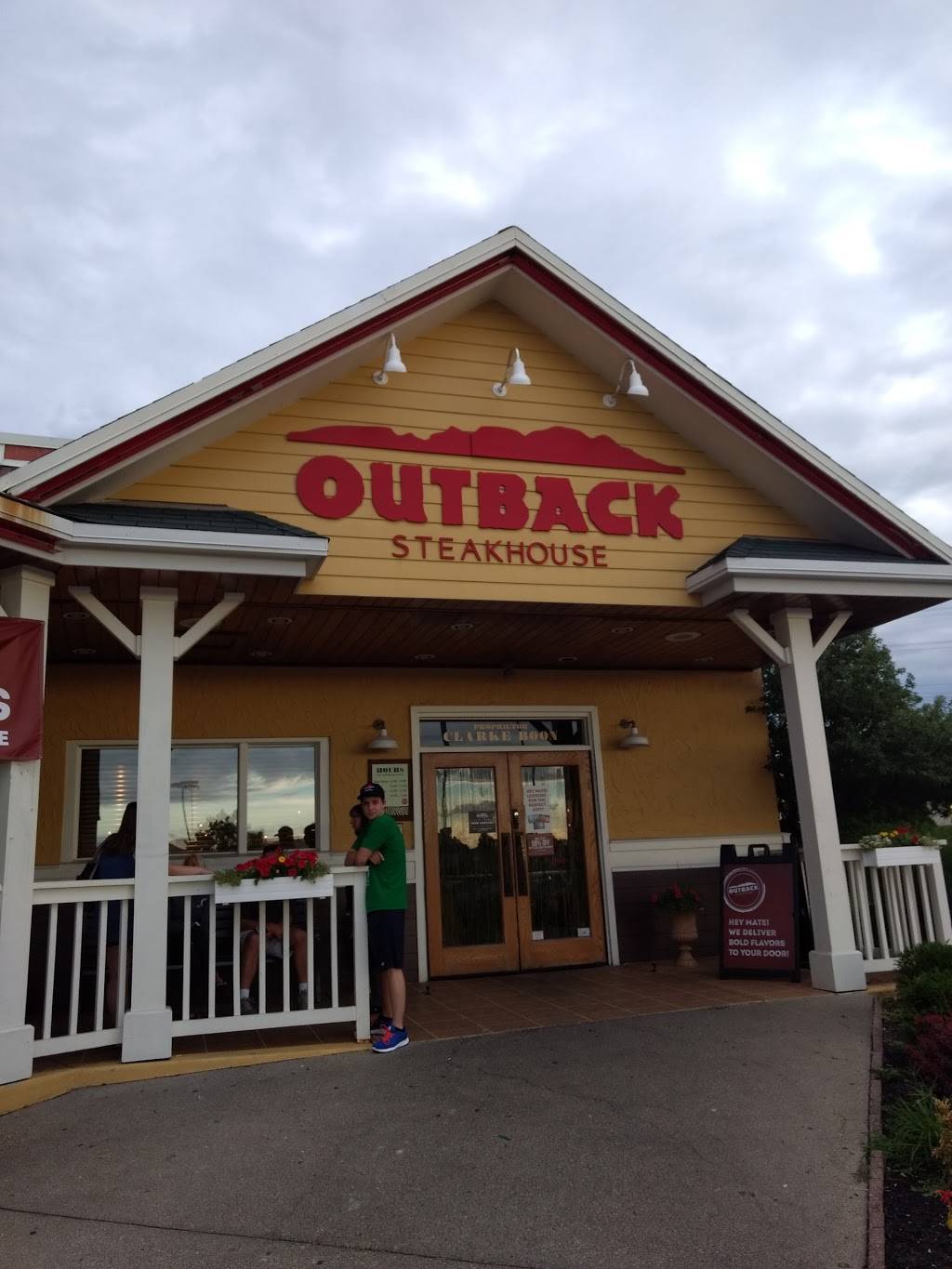 Outback Steakhouse | restaurant | 6168 Glenway Ave, Cincinnati, OH 45211, USA | 5136624900 OR +1 513-662-4900