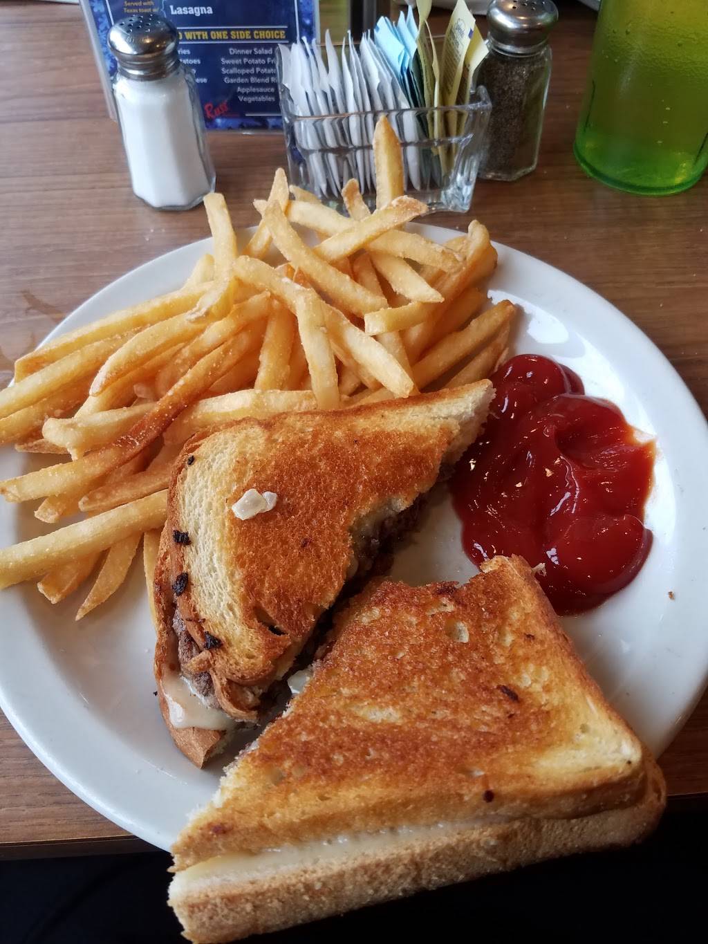 Russ Restaurant | restaurant | 3225 Henry St, Muskegon, MI 49441, USA | 2317392214 OR +1 231-739-2214